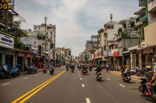 Bấm vào vùng ngoài nút đóng thường tính là bấm vào quảng cáo.
